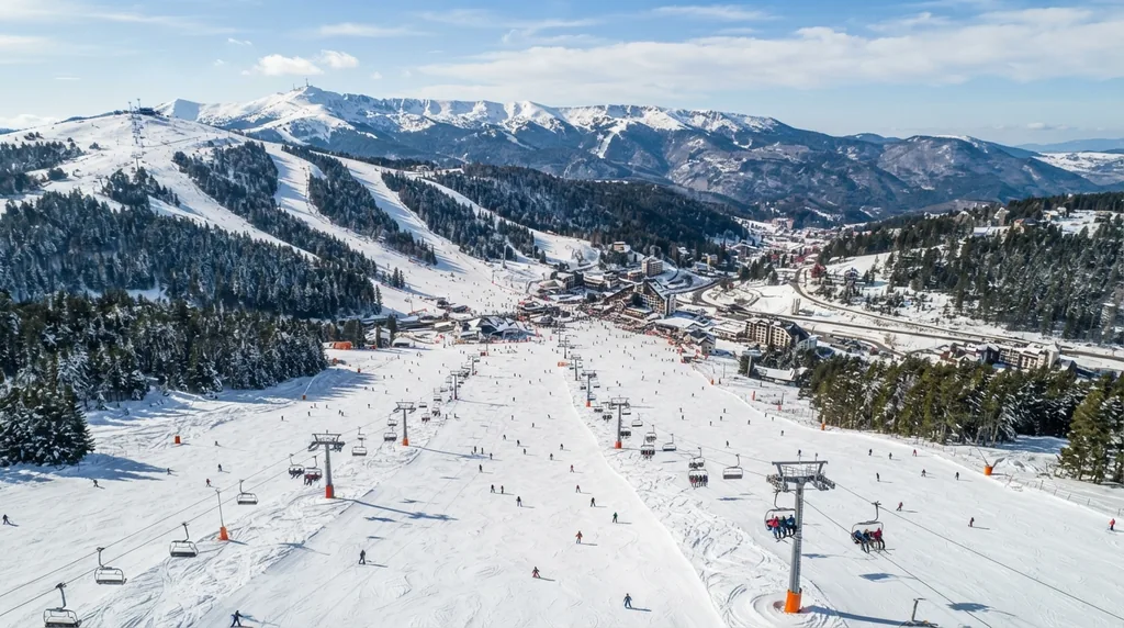 Kopaonik — uređene skijaške staze sa žičarama i šumom pod snegom